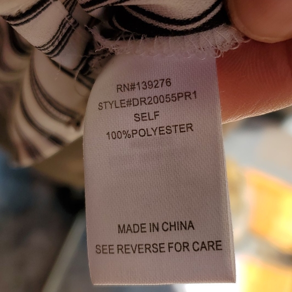 NWOT DR2 Beautiful Bell Sleeve Top - Picture 7 of 8